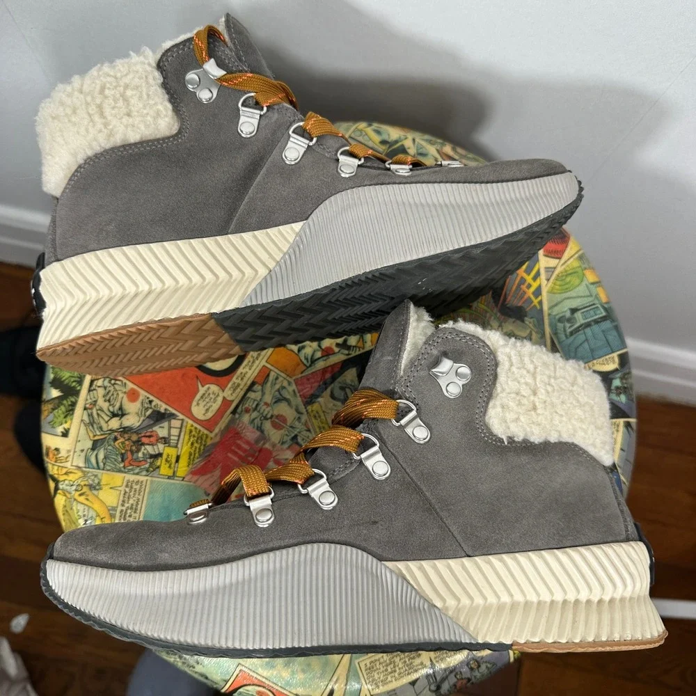 Sorel Out N About III Conquest Boots Womens 9.5 Grey Excellent Waterproof Suede